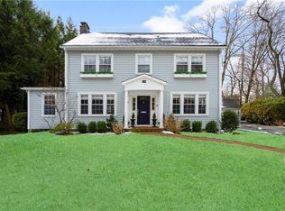 10 Stonelea Pl, New Rochelle, NY 10801