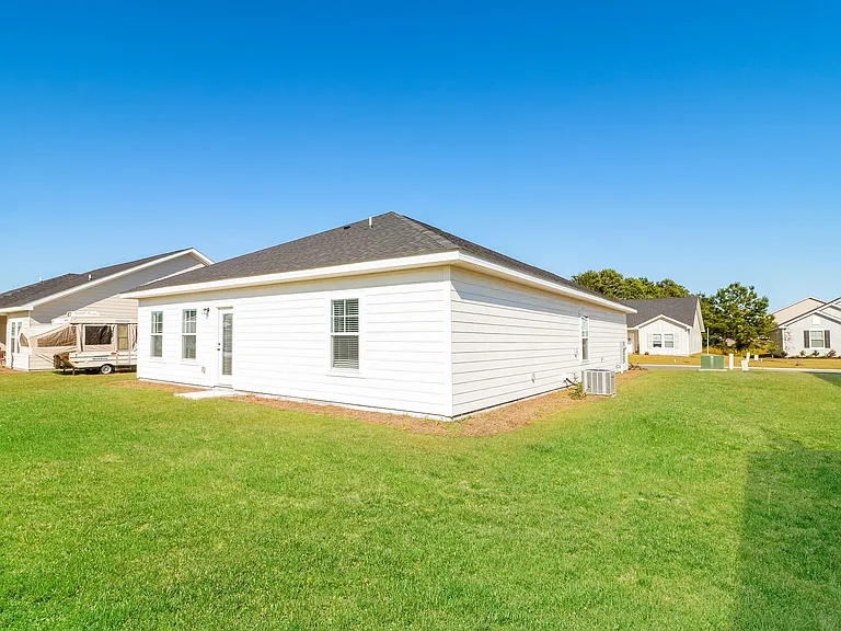 1054 Autumns Wood Cir E — Photo 17