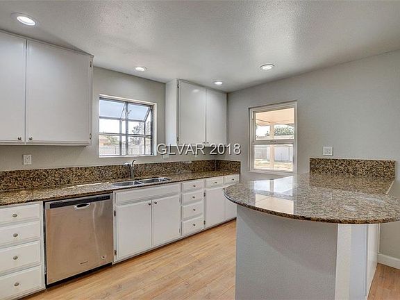 4th image of 917 N Christy Ln