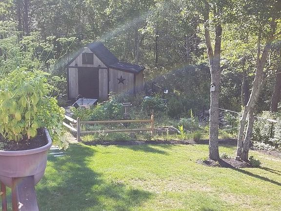 4th image of 16 Joyce Dr