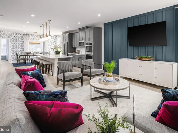 4668 Westfields Blvd, Chantilly, VA 20151