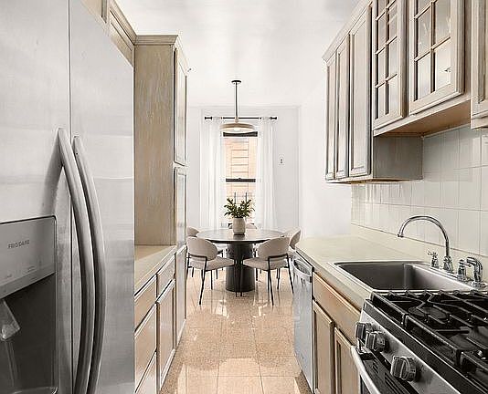 3rd image of 71 Ocean Pkwy APT 4N
