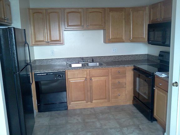 4th image of 136 Pompano Dr SE #C