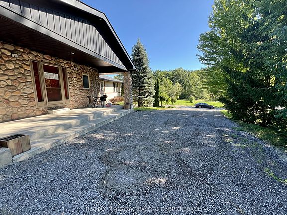 4th image of 709 Roland Rd