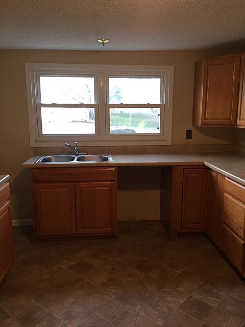 2nd image of 1233 Weber Loop