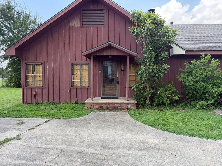 3024 Henderson Bayou Rd — Photo 2
