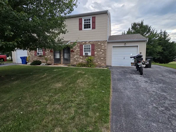 1875 Pineview Dr, York, PA 17408