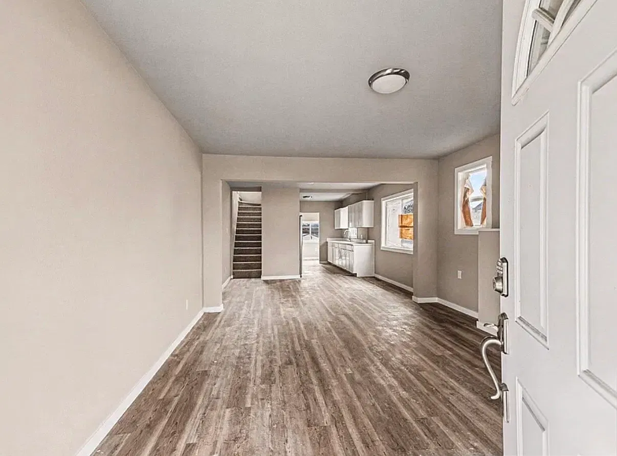 4 bed, 1084 sqft, $2,495 — Photo 2