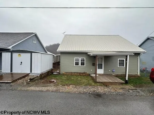 814 Center Ave, Monongah, WV 26554