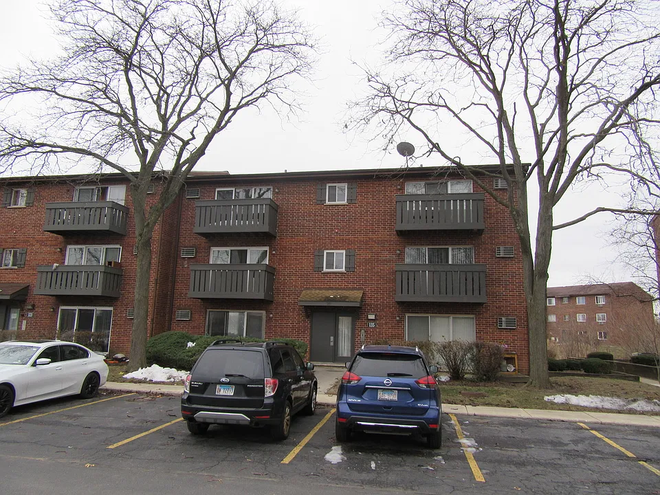 135 Pickwick Dr #A