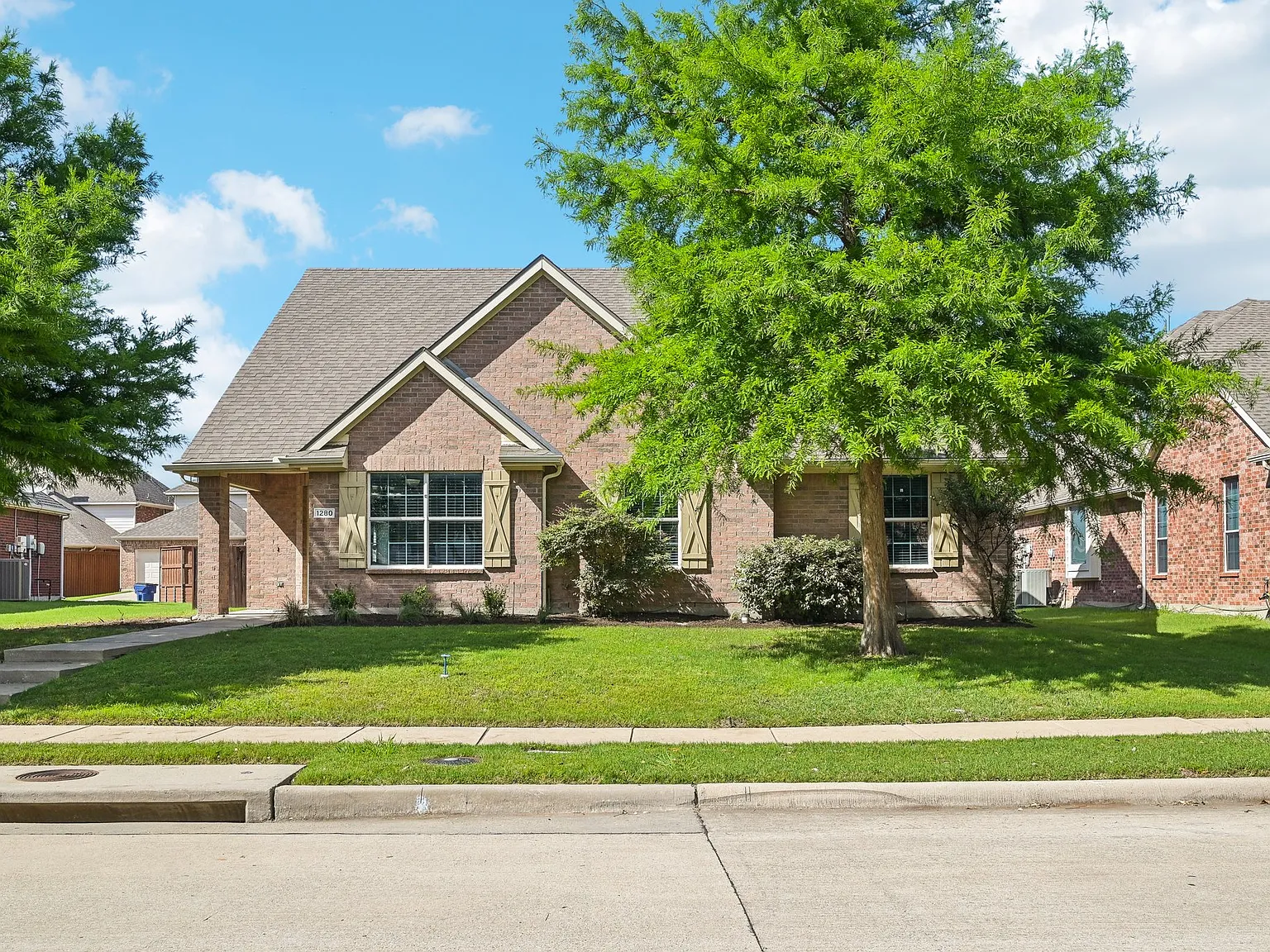 4 bed, 2276 sqft, $2,550 — Photo 1