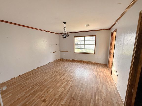 5th image of 403 Fanguy St