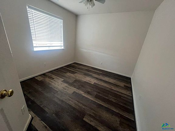 5th image of 1090 Shadow Mountain Dr