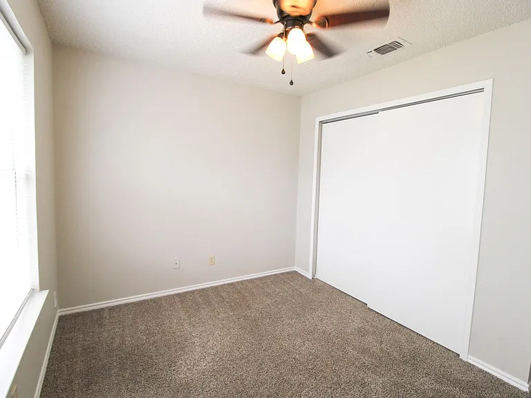 961 Schertz Pkwy — Photo 24