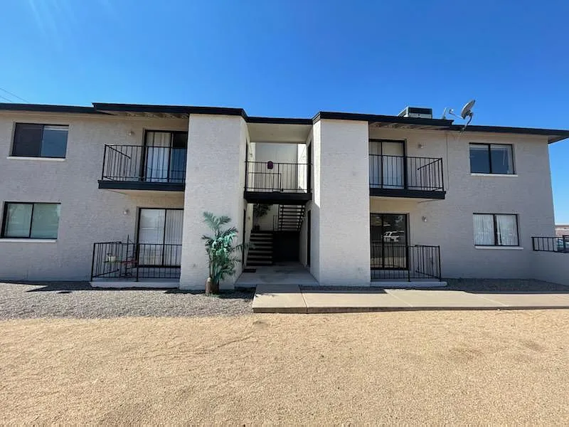 2 bed, 902 sqft, $1,295 — Photo 2