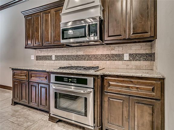 5th image of 13608 Lark Ln