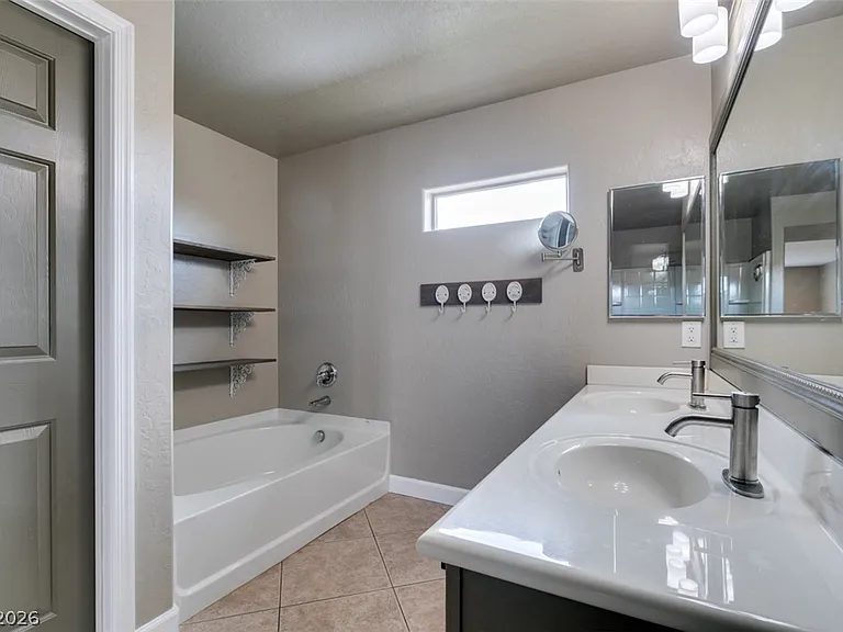 1129 Emanuel St — Photo 40