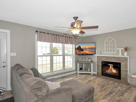 2nd image of 370 Kristina Dr