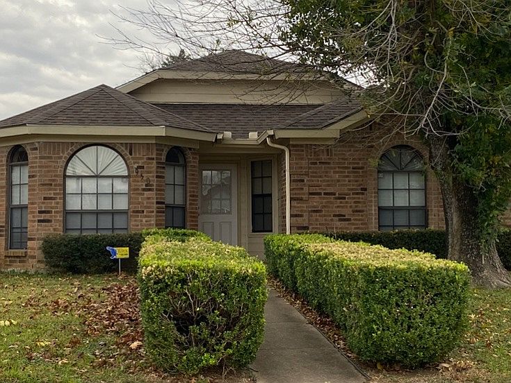 1st image of 950 Sanders Dr