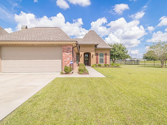 3rd image of 102 Clover Leaf Dr