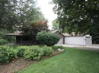 1464 Bayview Dr, Norton Shores, MI 49441