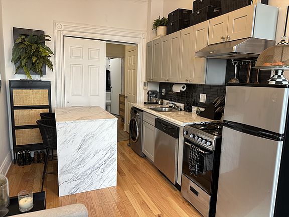 3rd image of 430 E 66th St APT 4