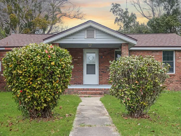 211 Walnut Ave, Wewahitchka, FL 32465