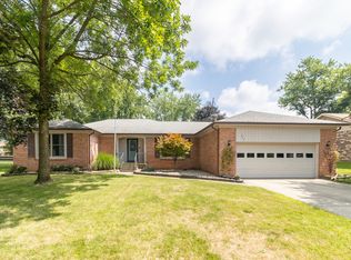 204 Creek Wood Dr, Greenfield, IN 46140