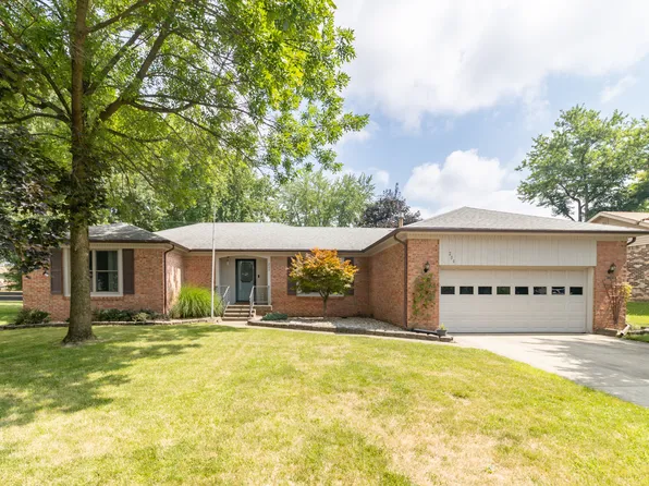 204 Creek Wood Dr, Greenfield, IN 46140