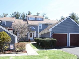 185 Grandview Ln, Mahwah, NJ 07430