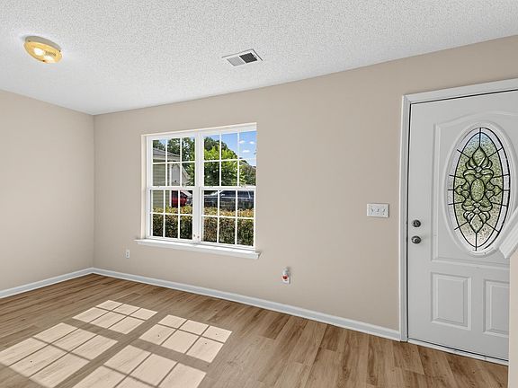 3rd image of 34 Nottingham Ct