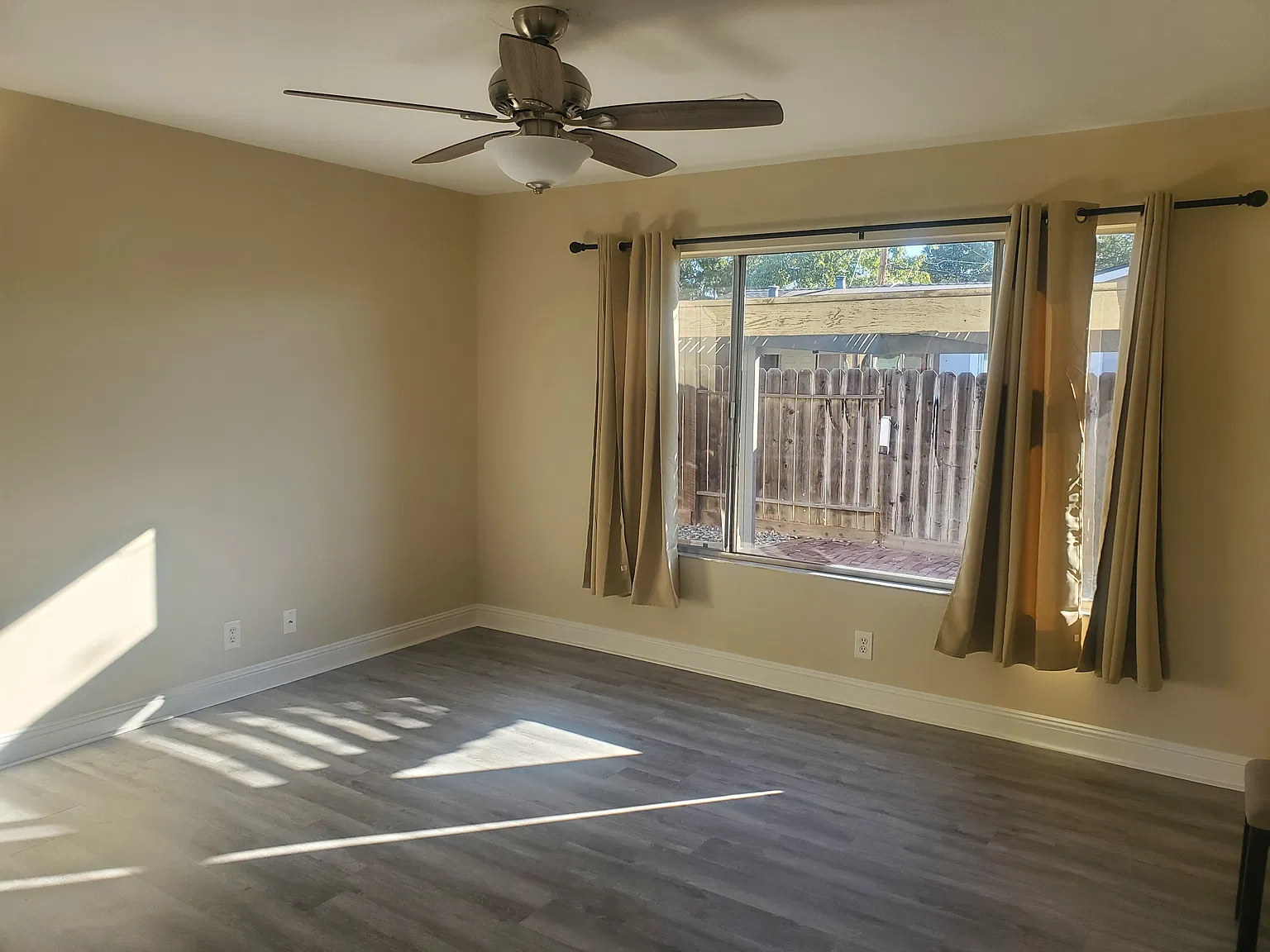 2 bed, 600 sqft, $2,100 — Photo 3