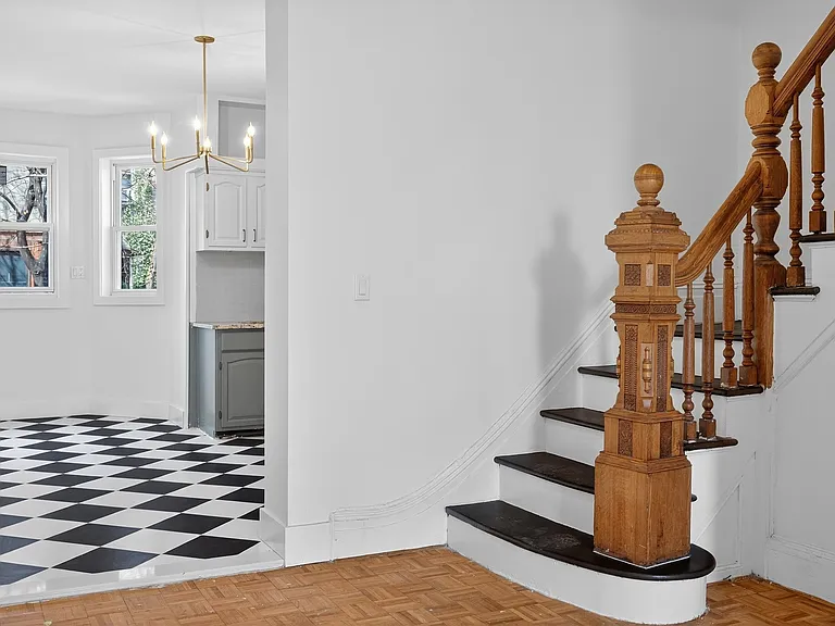 701 Bergen Ave — Photo 9