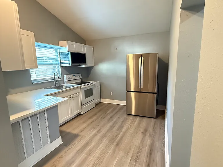 1314 W Rambla St — Photo 4