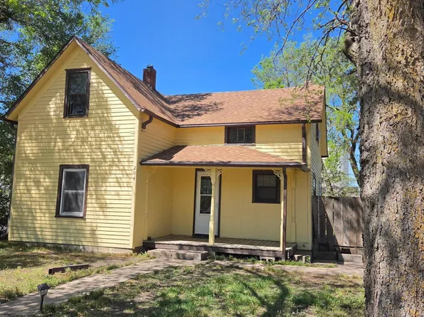 204 E Concord Ave, Holyrood, KS 67450