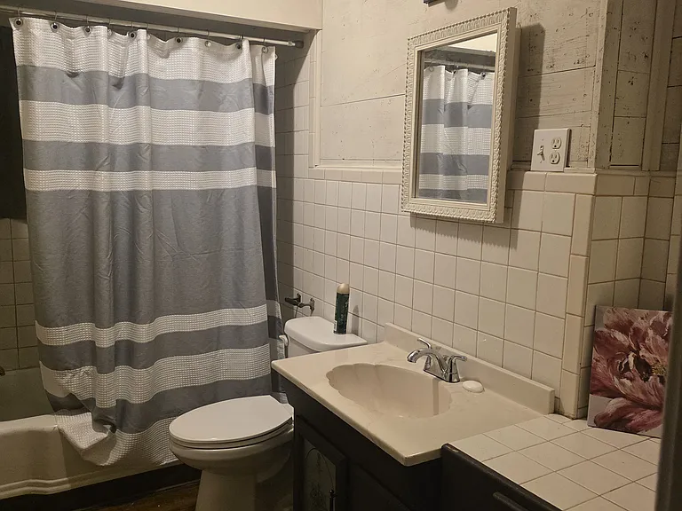 308 N Trinity St — Photo 7