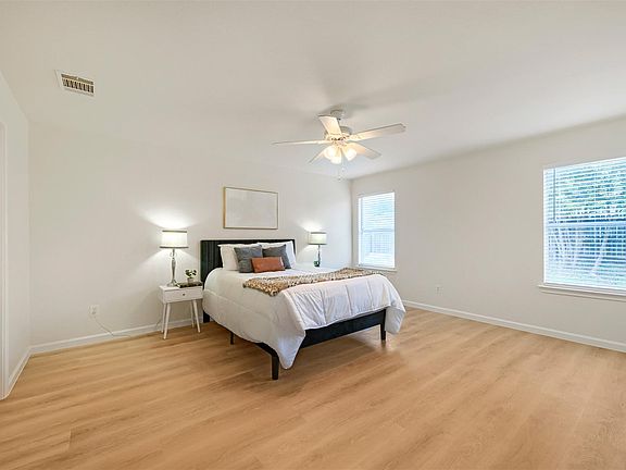 5th image of 208 Buttercup Way