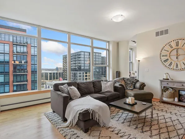 215 10th Ave S Unit 735, Minneapolis, MN 55415