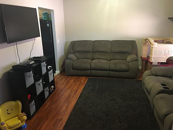 2nd image of 1221 Oasis Dr