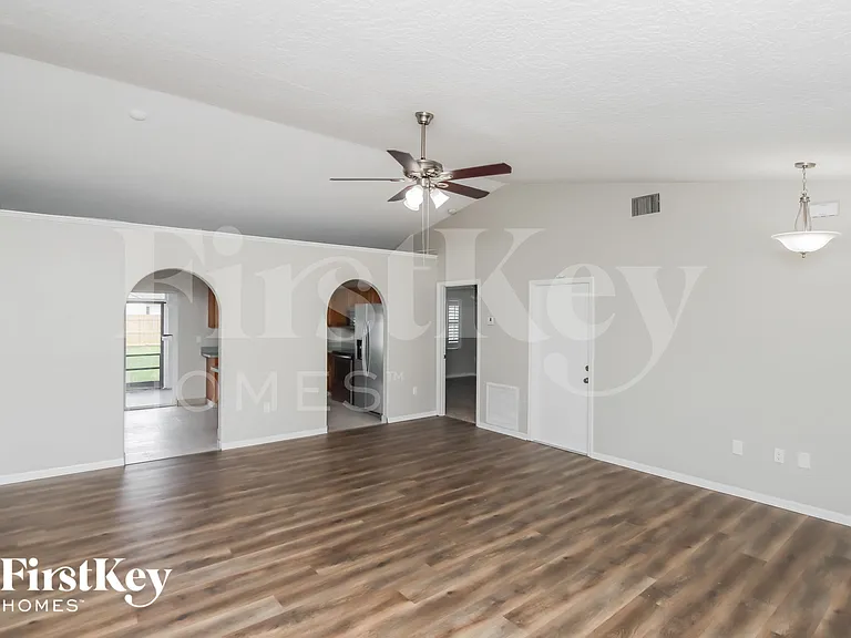1309 Buffing Cir SE — Photo 4