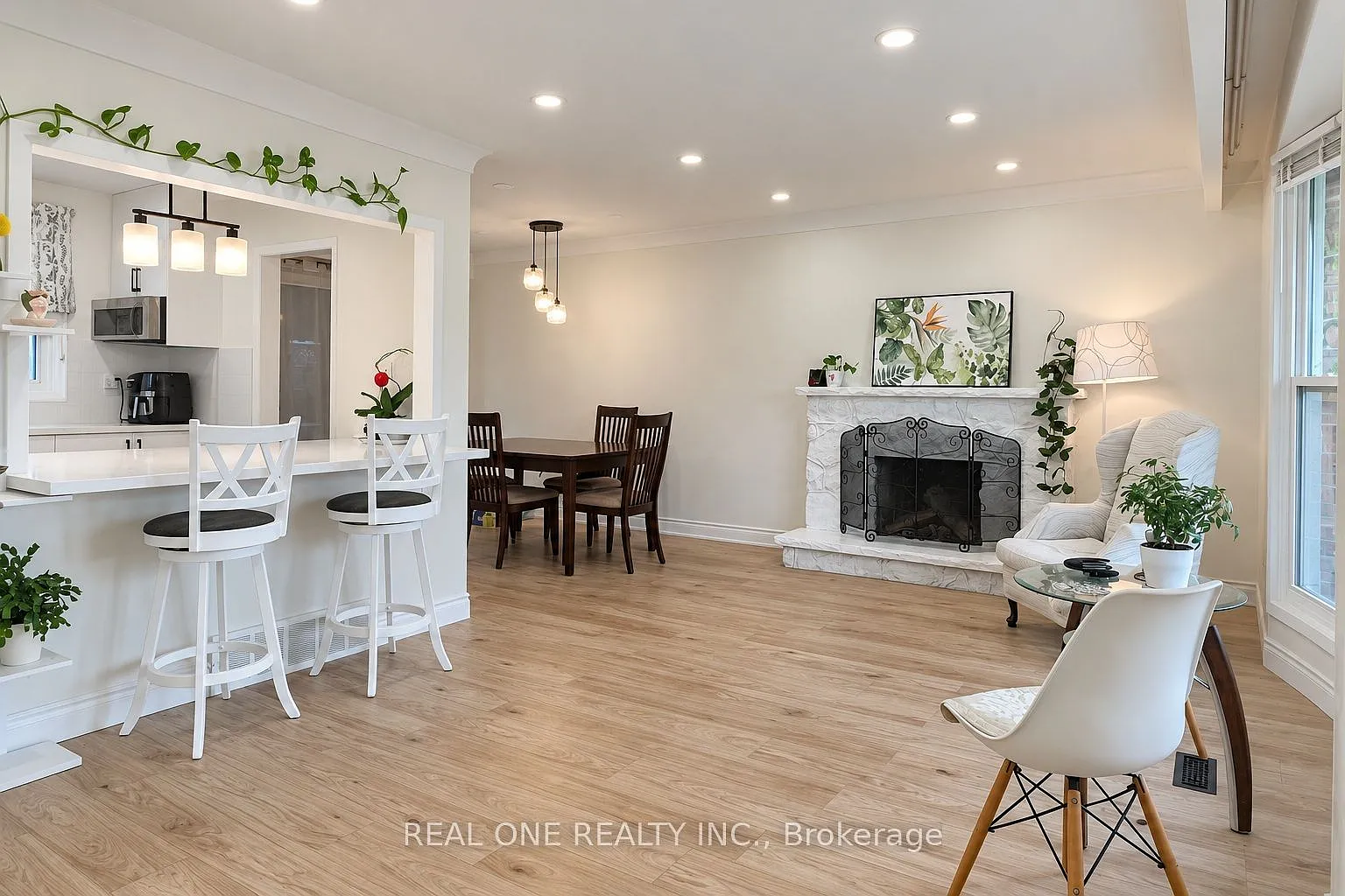 4 bed, $2,500 — Photo 3