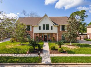 1407 W Castlewood Ave, Friendswood, TX 77546
