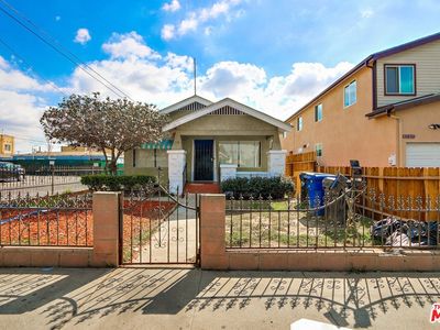 114 W 61st St, Los Angeles, CA, 90003