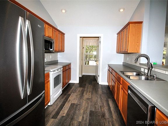 4th image of 436 Clint Ave