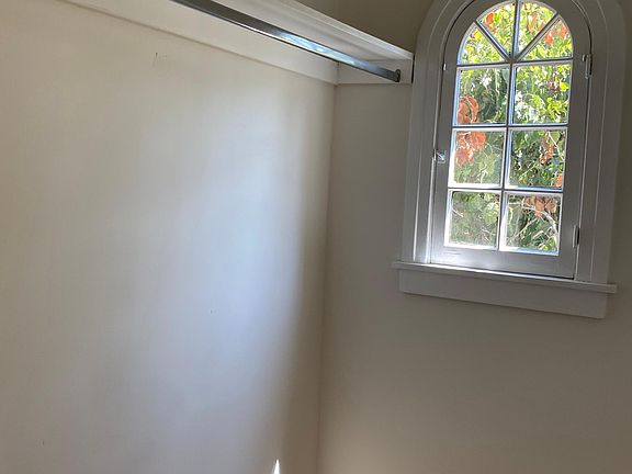 3rd image of 1147 1/2 Gordon St