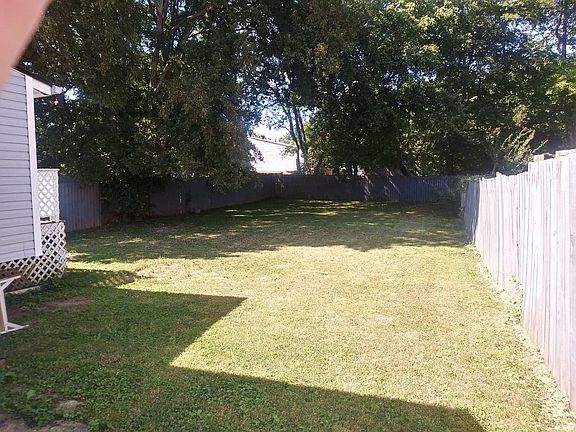 3rd image of 2517 Seymour Ave