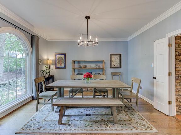 3rd image of 2709 Oakleigh Ln