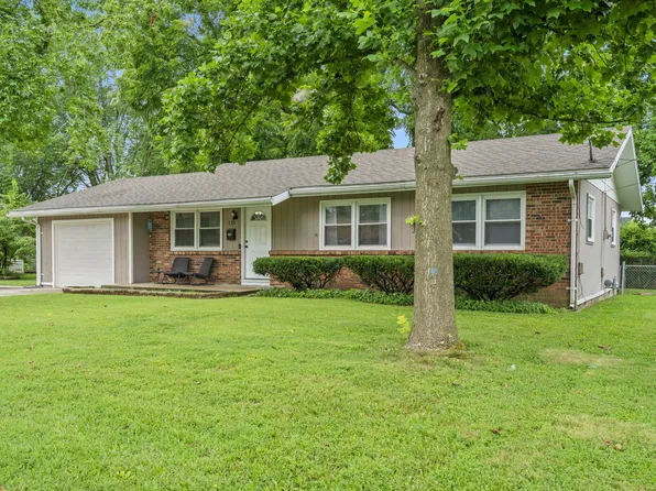 135 N Bonnie Avenue, Republic, MO 65738
