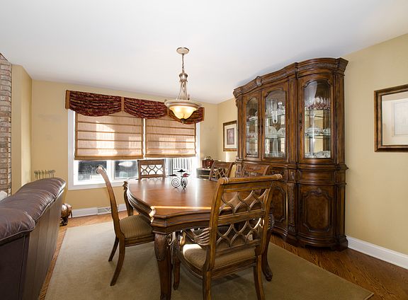 5th image of 466 Dominion Ct