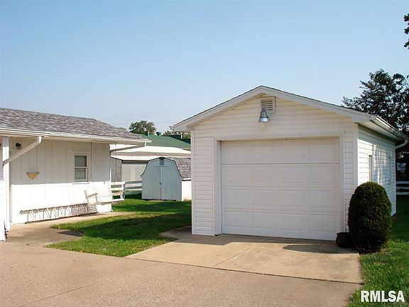 5th image of 2093 Baird Ave